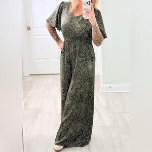 She + Sky Abstract Printed Jumpsuit – Size M (NWT)